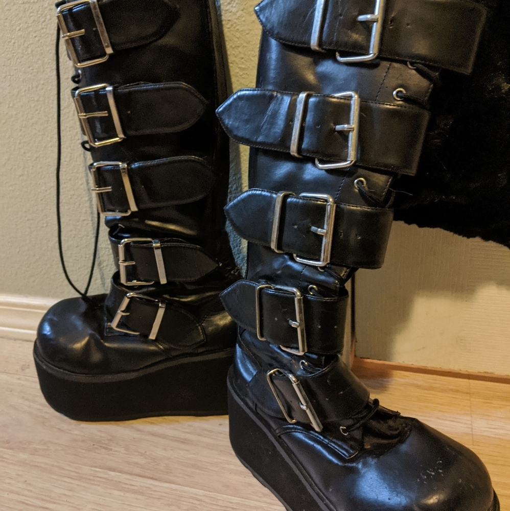 Demonia platform boots